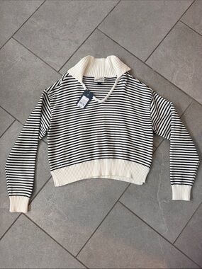 Target Black & White Striped V‑Neck Cropped Sweater